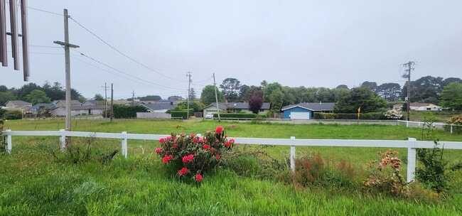 Building Photo - Custom House in McKinleyville with a View!
