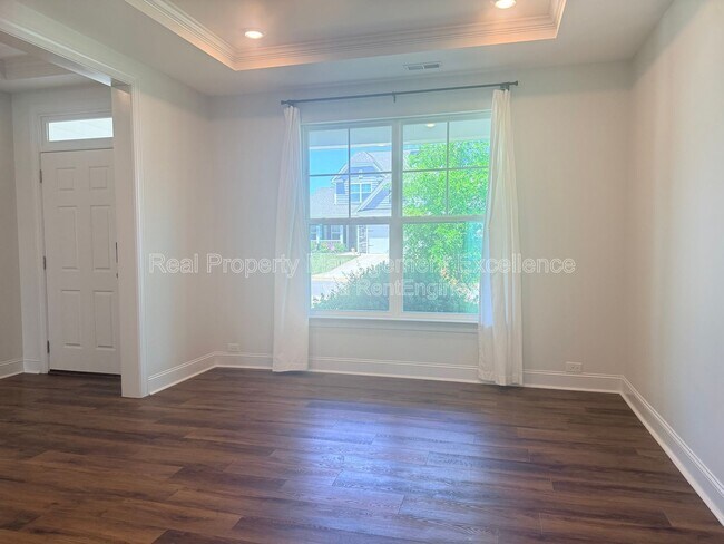 Building Photo - 16 Clear Creek Cir