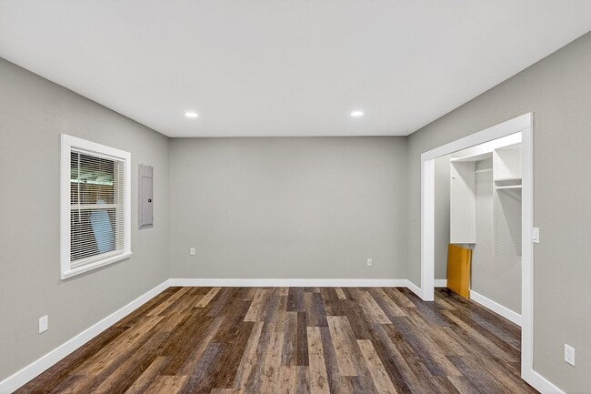 Building Photo - 13419 NE Sacramento St