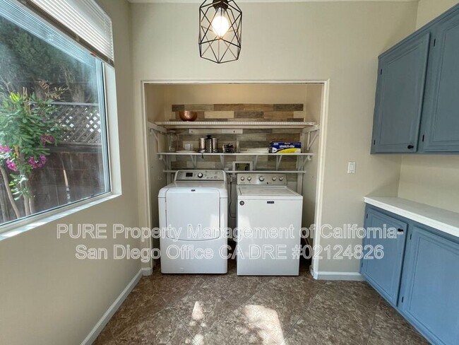 Building Photo - 2203 Willow Creek Cir