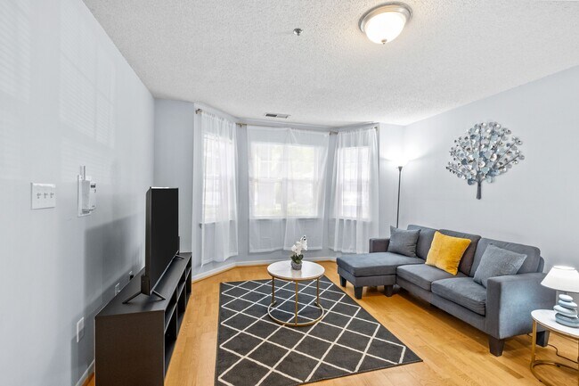 Building Photo - 525 Olmsted Park Pl