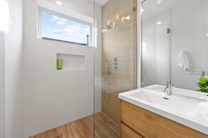 Building Photo - 2110 W Washington Blvd