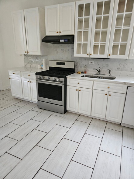 Kitchen - 6110 S Kimbark Ave