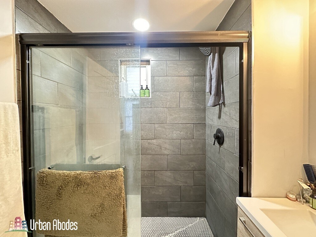 Building Photo - 1721 N Mozart St