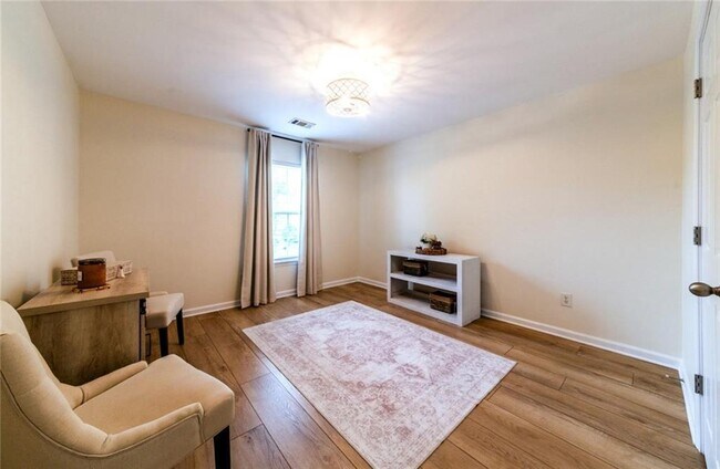 Building Photo - 2860 Mayfair Dr