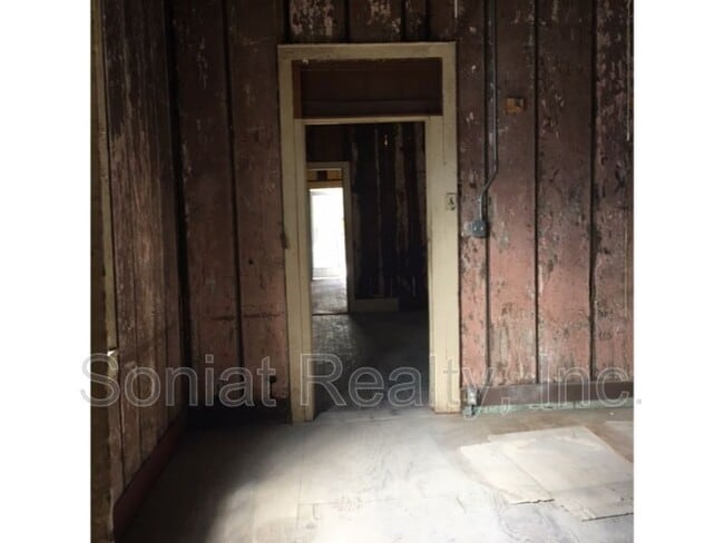 Building Photo - 1023 Clouet St