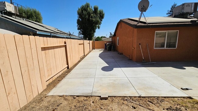 Building Photo - 7007 Oak Forest Ct