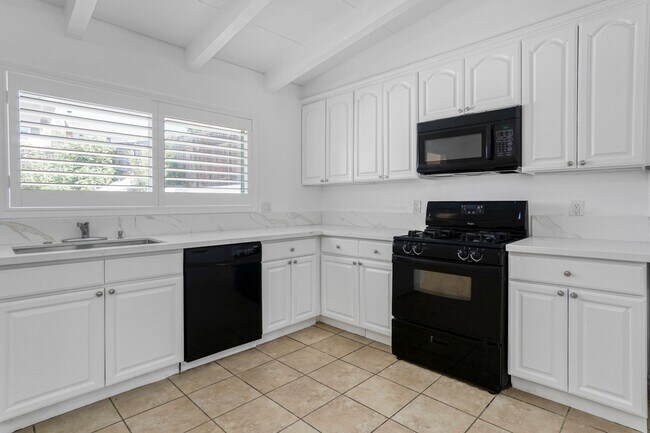 Building Photo - Updated three bed two bath house in Thousand Oaks with attached garage