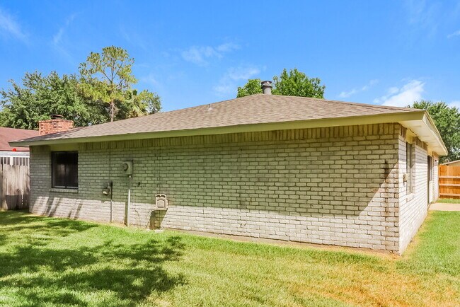 Building Photo - 15411 Empanada Dr
