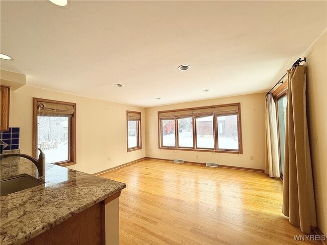 Building Photo - 8 Hummingbird Ln