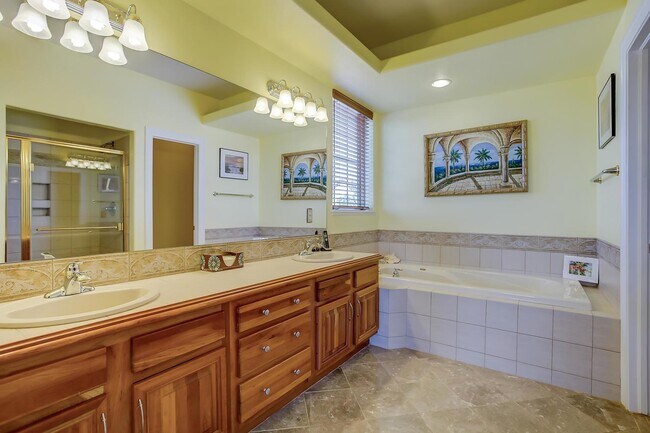 Building Photo - Beautiful Home in Gated Community