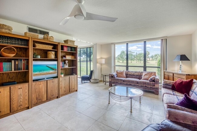 Building Photo - 5350 Woodland Lakes Dr