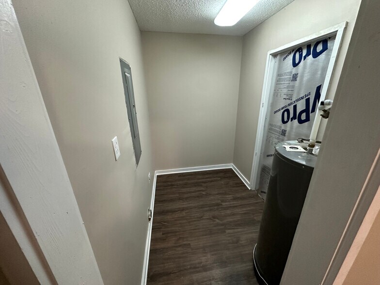 Building Photo - 1153 Claiborne Dr