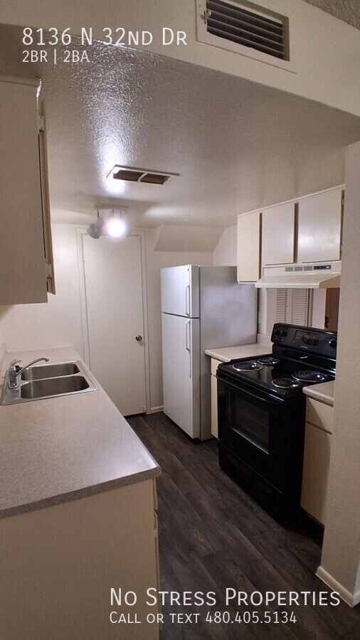 Building Photo - 8136 N 32nd Dr