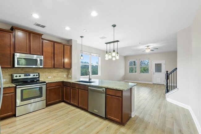 Building Photo - 10824 Dinah Dr