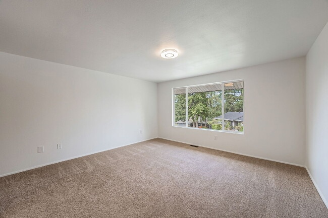 Building Photo - 13918 SE 23rd St