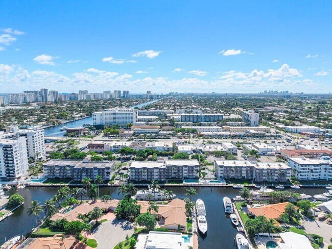 Building Photo - 3111 NE 51st St