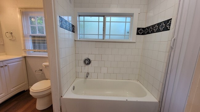 Building Photo - Charming Cottage Style 2 bed/1 bath Home N...