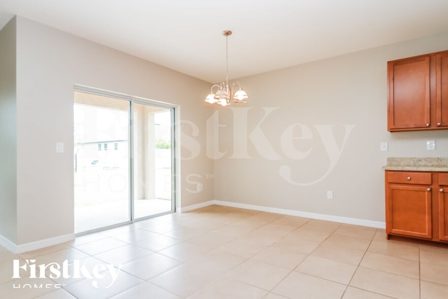 Building Photo - 710 SW 12th St