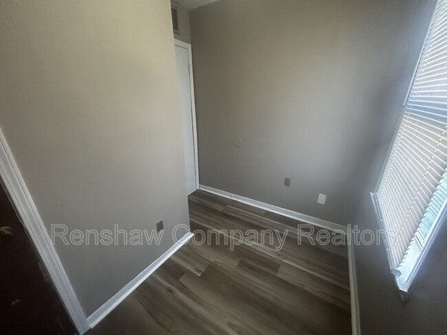 Building Photo - 276 Greenfield Dr