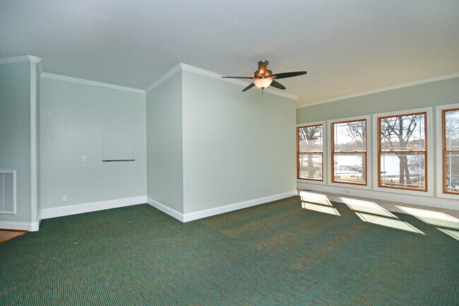 Building Photo - 400 Sunward Path