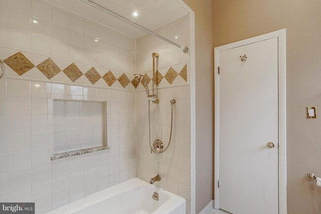 Building Photo - 9801 Clydesdale St