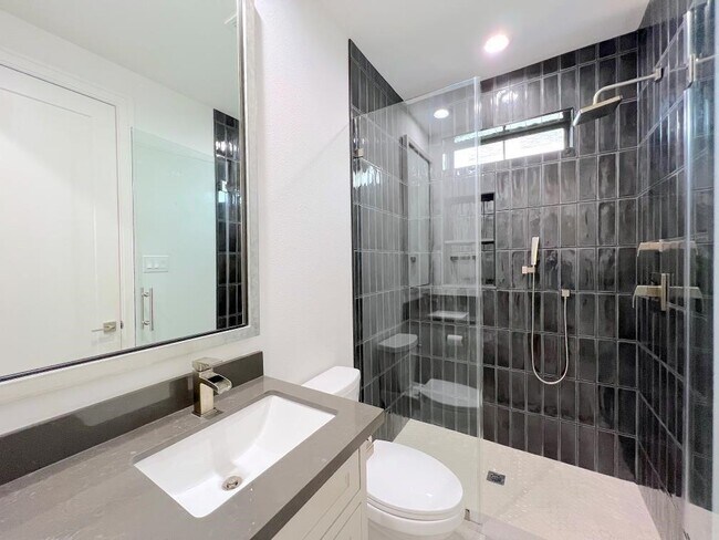 Building Photo - 2122 Blalock Rd