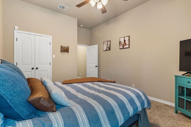 Building Photo - Half Off First Months Rent!!!