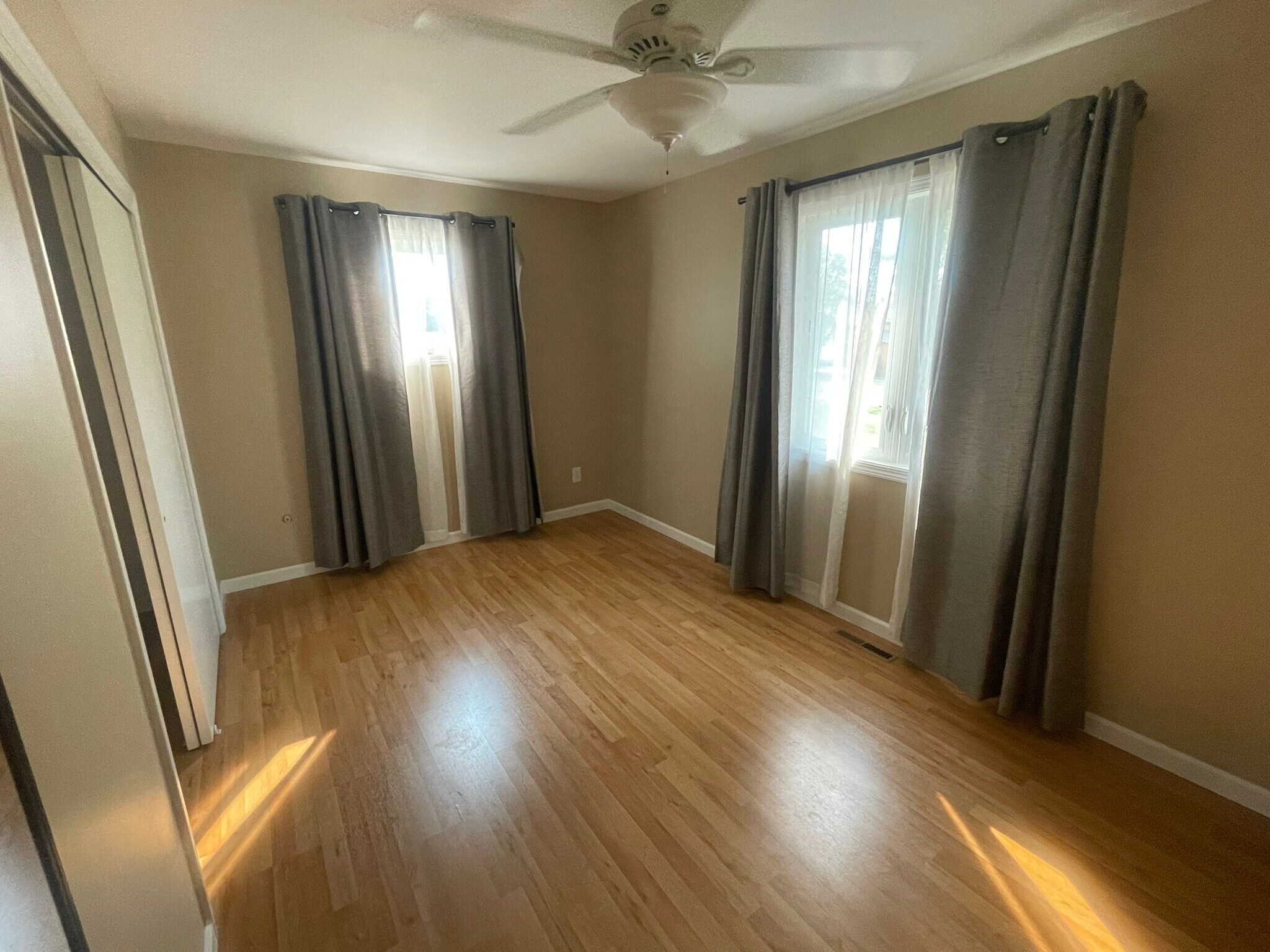 Bedroom Main Floor #2 - 622 N Shore Dr