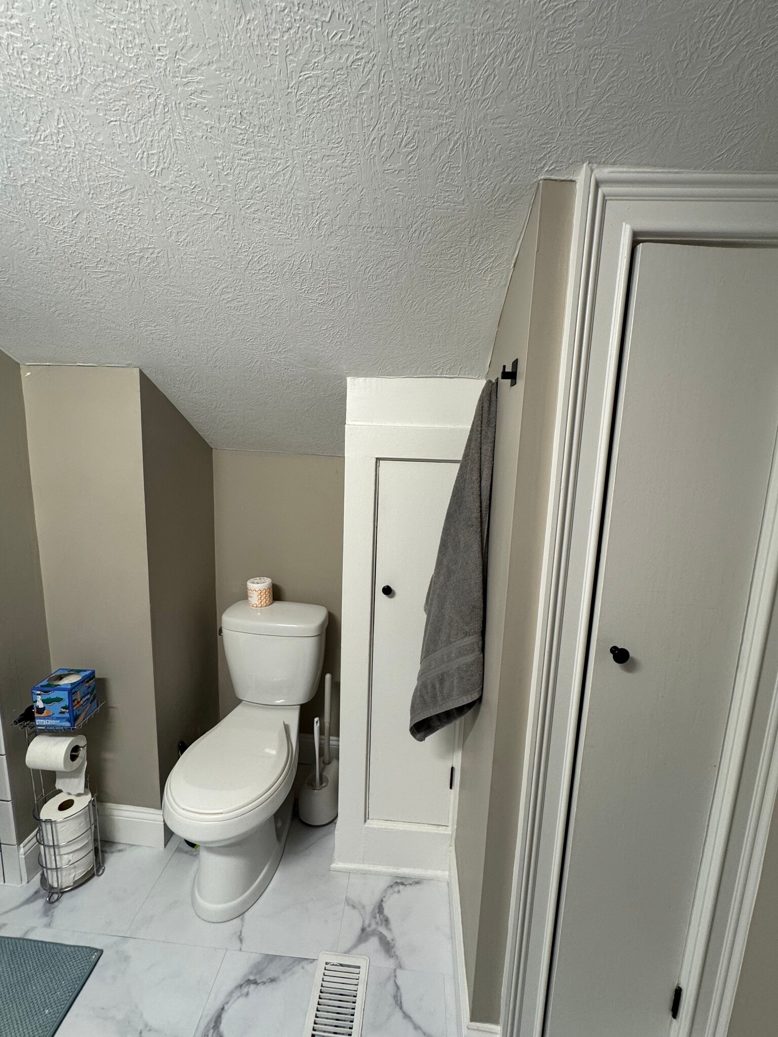 Building Photo - 17640 Larchwood Ave