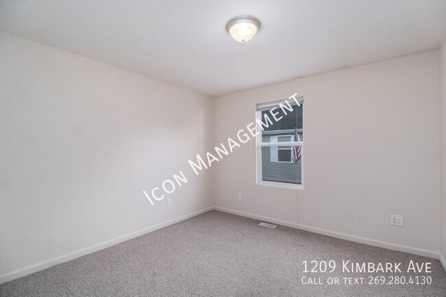 Building Photo - 1209 Kimbark Ave