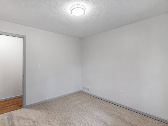 Building Photo - 1999 Hampton Locust Grove Rd