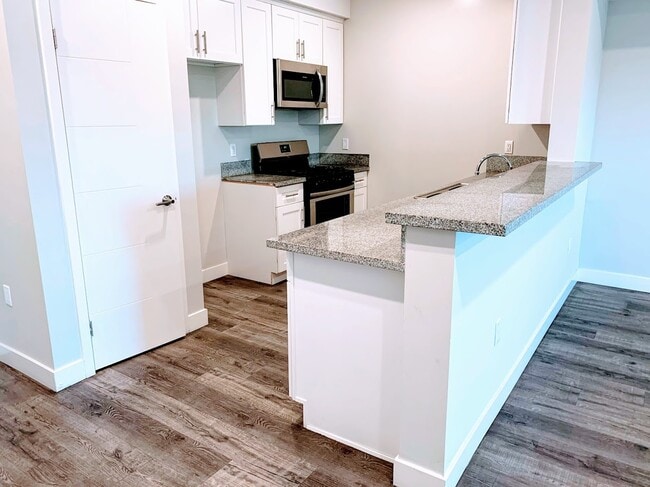 Building Photo - 14333 Roscoe Blvd