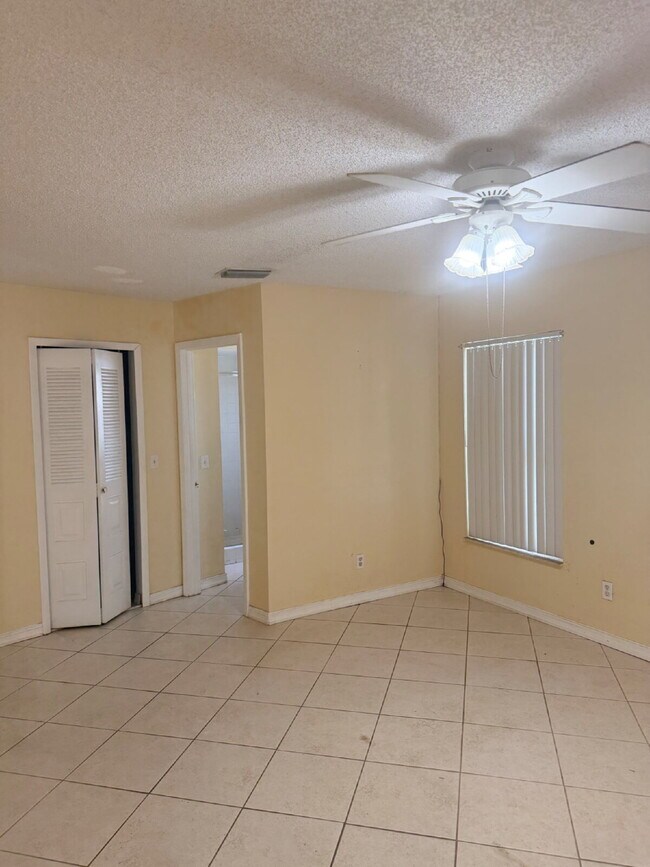 Building Photo - Pool Home For Rent.  3 Bedroom 2 Bathroom 2 Car Garage