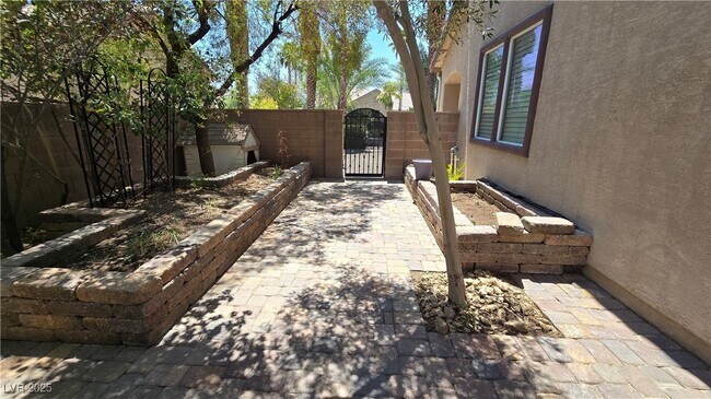 Building Photo - 5536 Breecher Ave