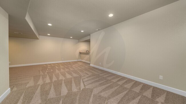 Building Photo - Stunning 4 Bedroom Patio Home in Flying Horse