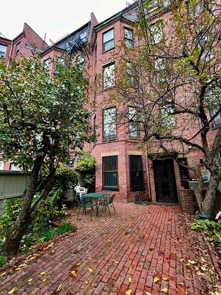 Building Photo - 220 Commonwealth Ave