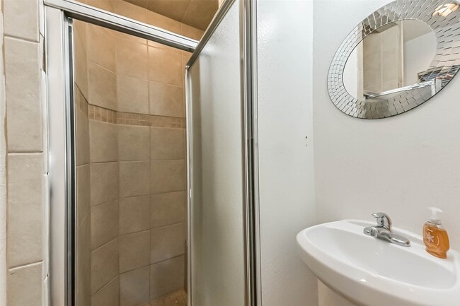 Building Photo - 402 Bomar St