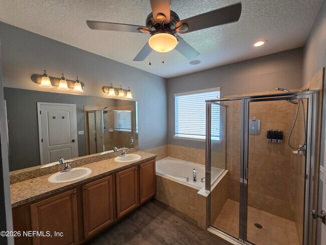 Building Photo - 180 Thornloe Dr