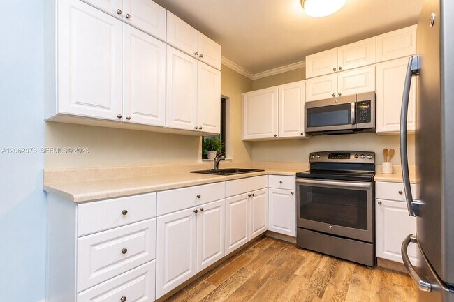 Building Photo - 633 Mokena Dr