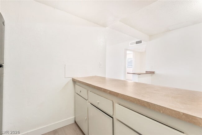 Building Photo - 5309 W Cheyenne Ave