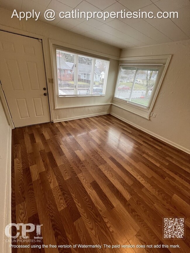 Building Photo - 323 15th Ave