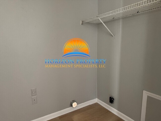 Building Photo - 900 Stevens Ct NE