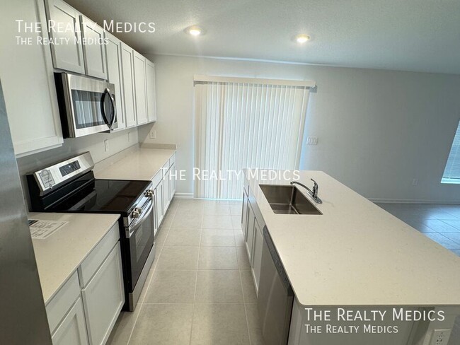 Building Photo - AVAILABLE NOW! BRAND NEW 3 Bedroom/2 Bath ...