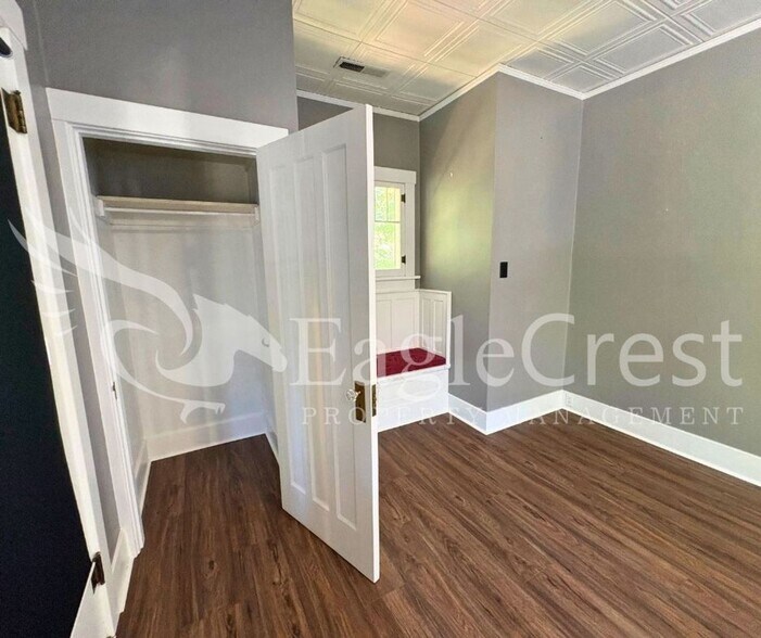 Building Photo - Beautifully Renovated Historic 3 Bedroom Home