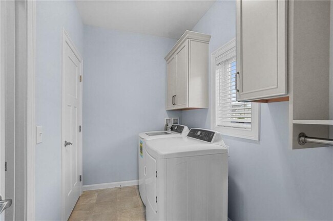 Building Photo - 30 Chickadee Ln