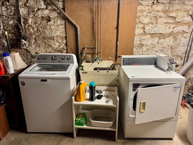 Building Photo - 4451 Highridge St