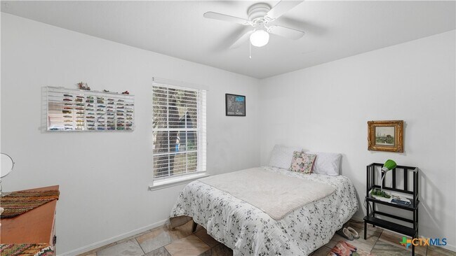 Building Photo - 19 Pebblebrook Ln