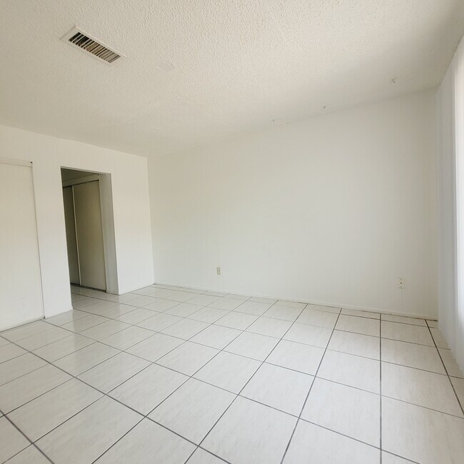 Building Photo - 4424 N 53rd Ln