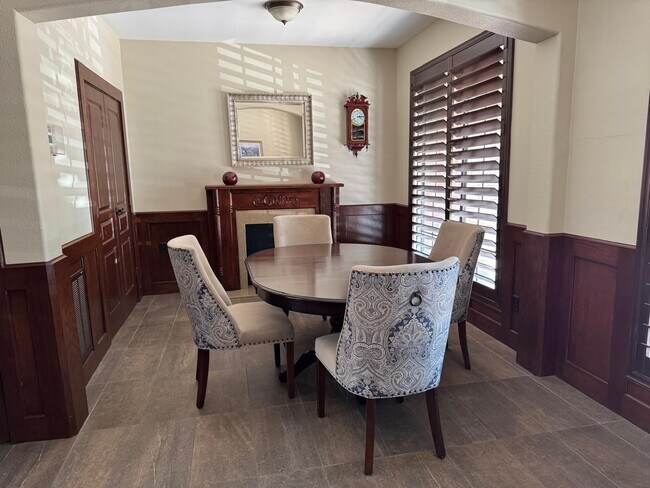 Building Photo - 2425 Underwood St